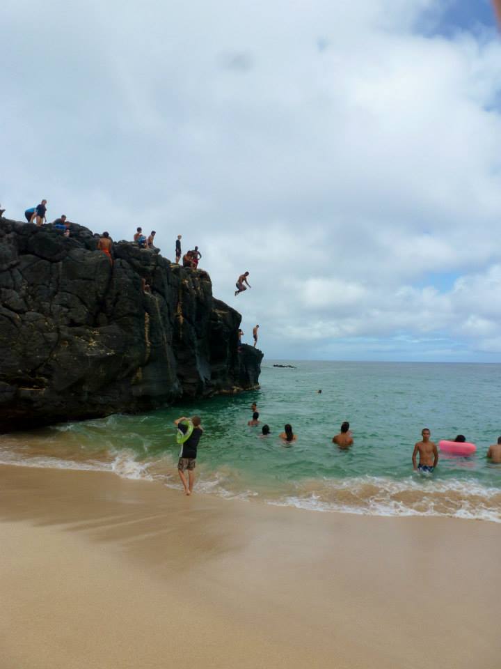 Cliff Jumping At Waimea Bay Things To Do The Oahu Insider